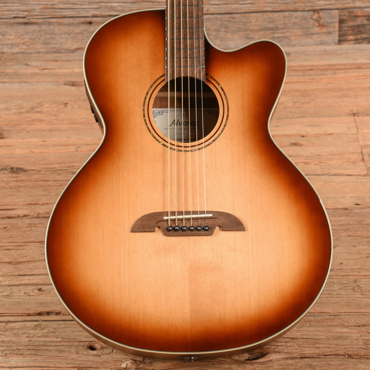 Alvarez ABT60ce Artist Baritone Solid A+ Sitka Spruce/African Mahogany Shadowburst - MUSICTONER