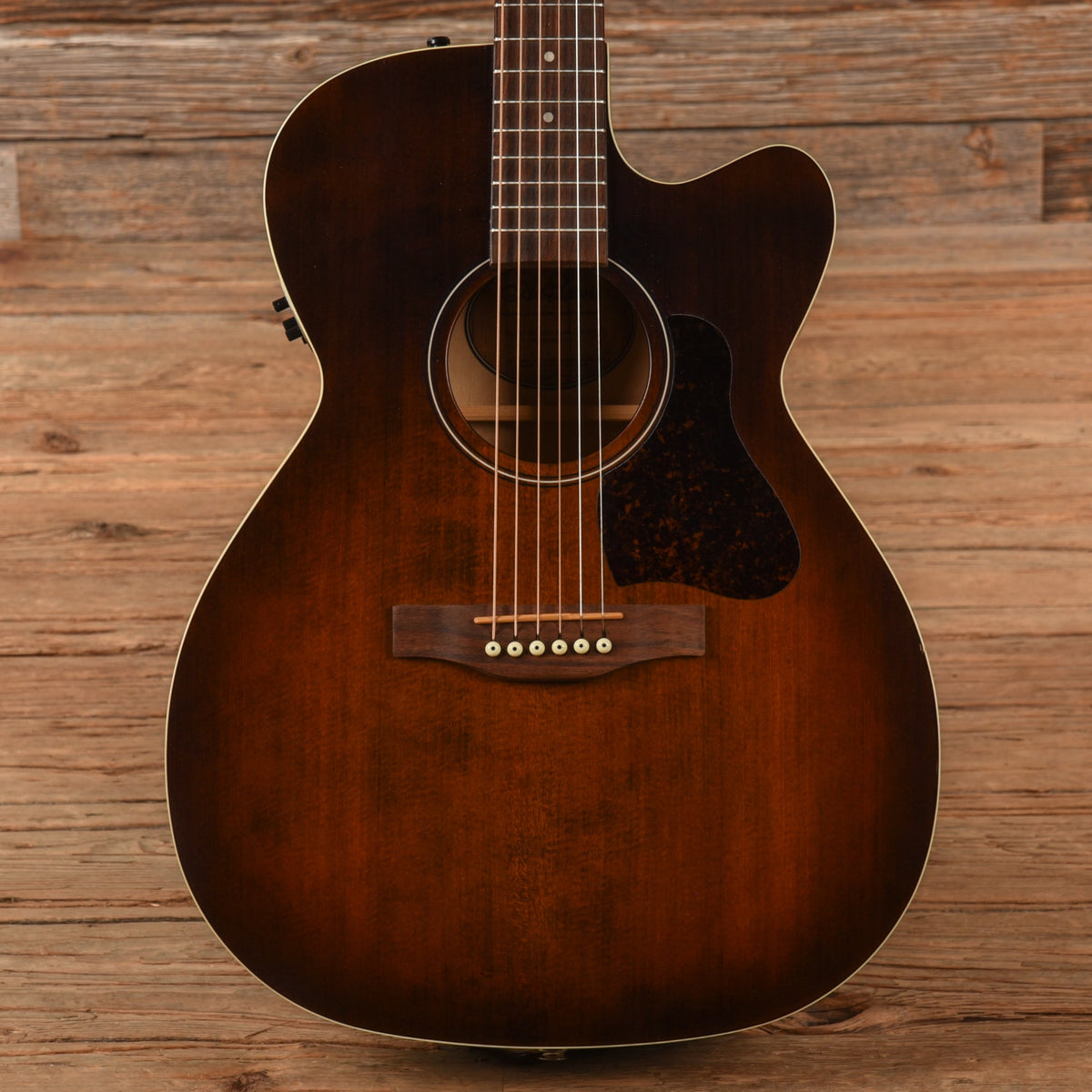 Art & Lutherie Legacy Sunburst - MUSICTONER