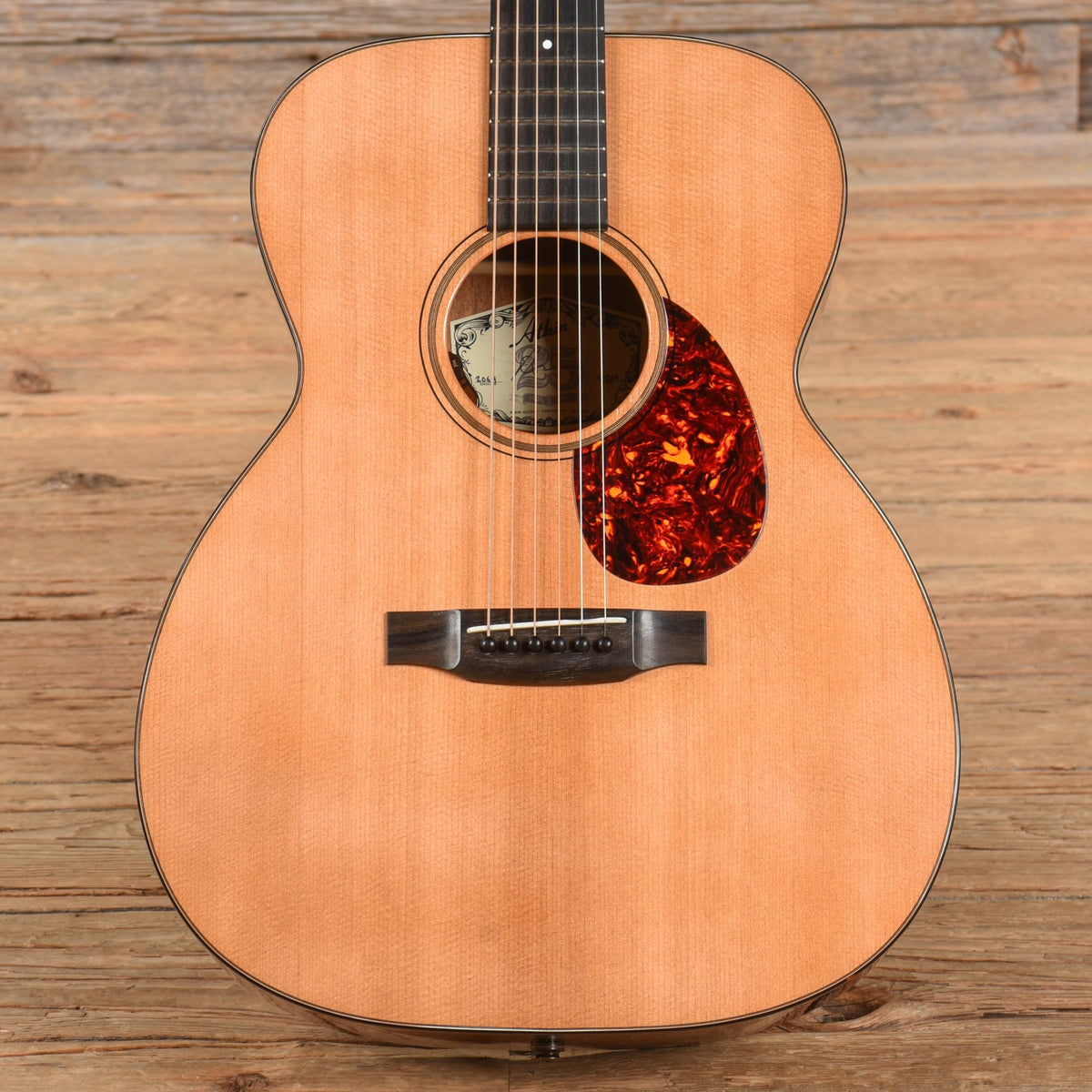 Atkin Essential OM Natural - MUSICTONER