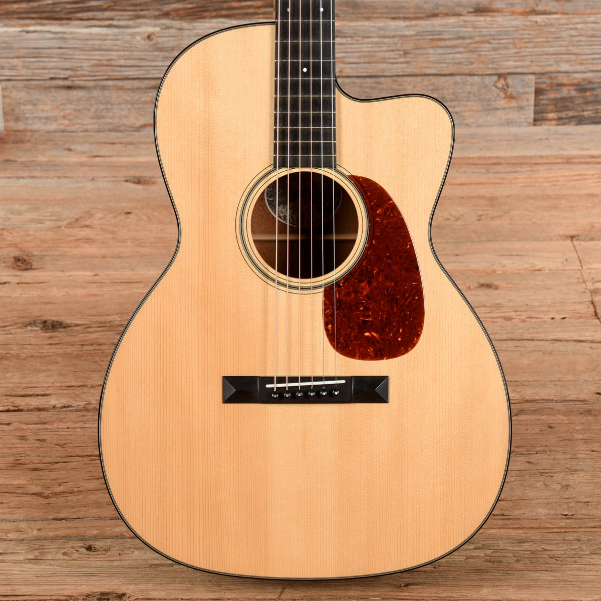 Collings 0001A Cutaway Natural - MUSICTONER