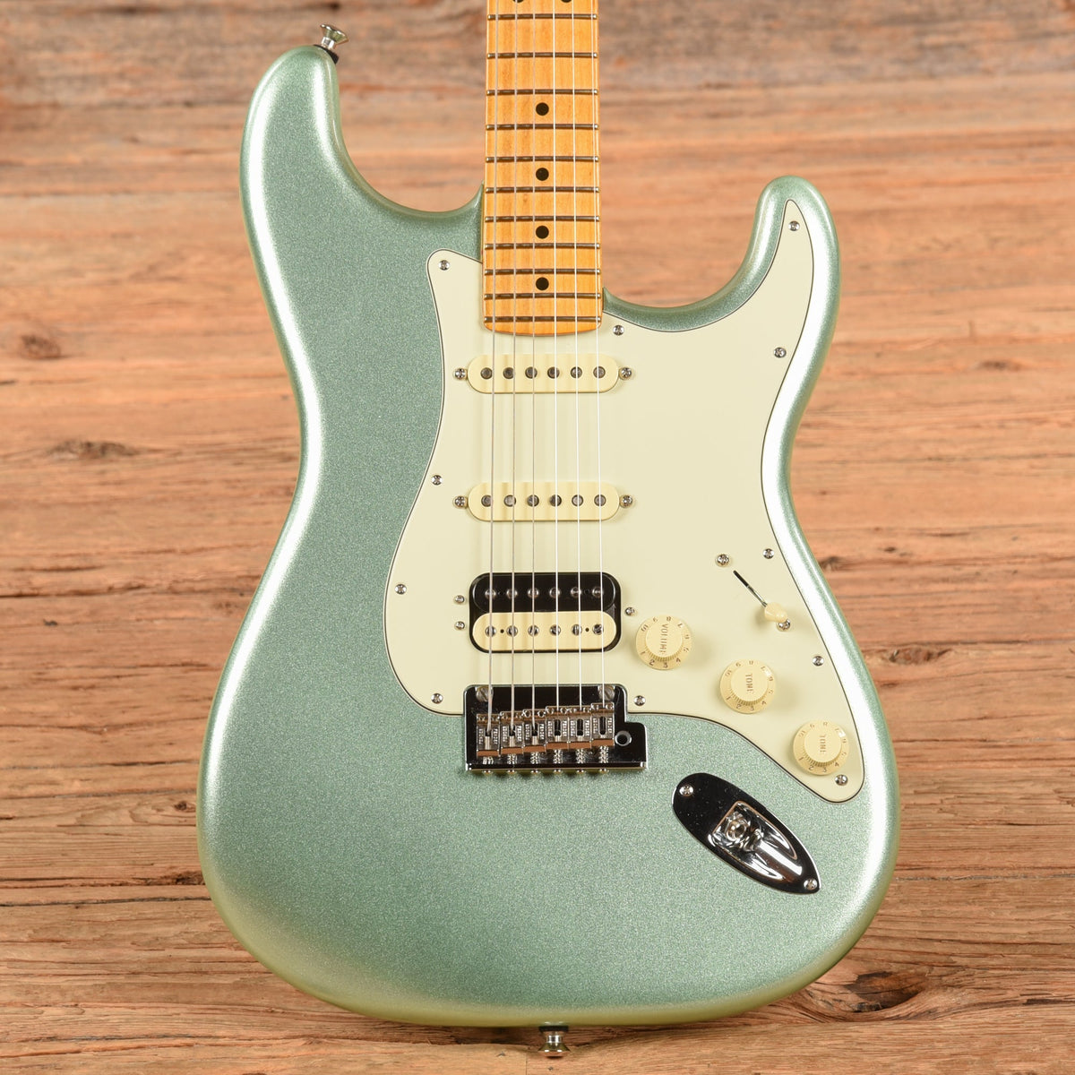 Fender American Professional II Stratocaster Surf Pearl 2024 - MUSICTONER