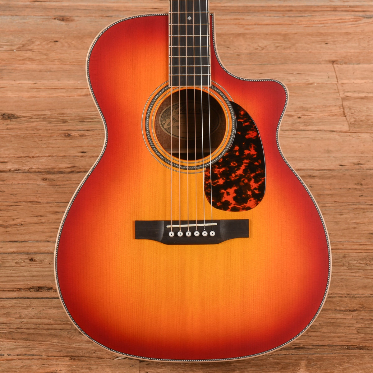 Larrivee OM-40 Sunburst 2025 - MUSICTONER