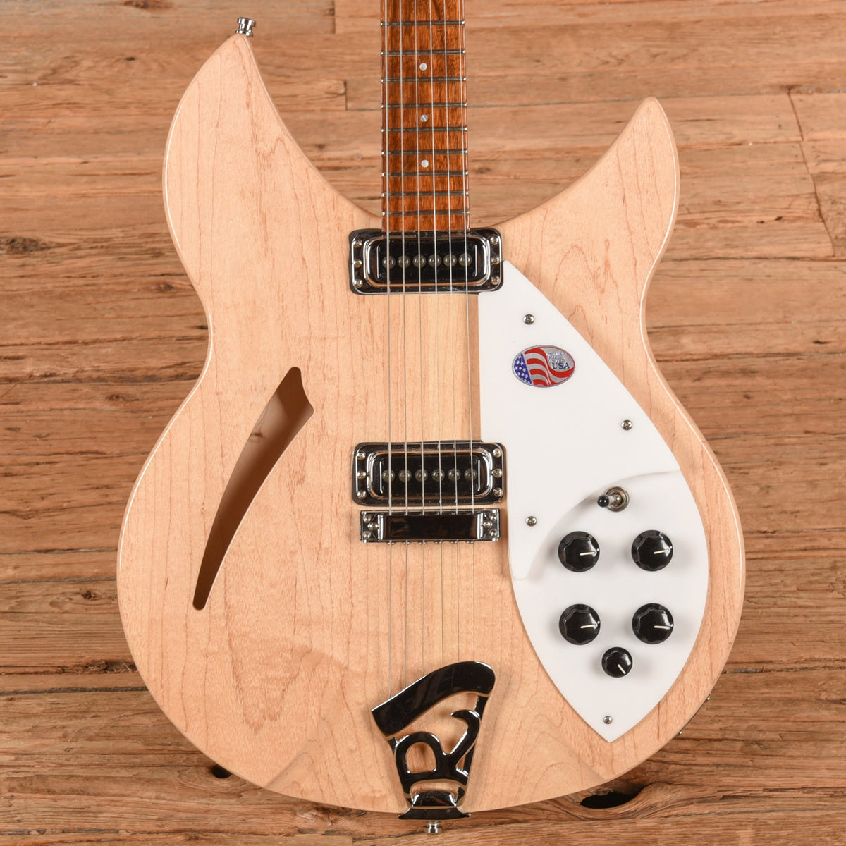 Rickenbacker 330 Mapleglo 2022 - MUSICTONER