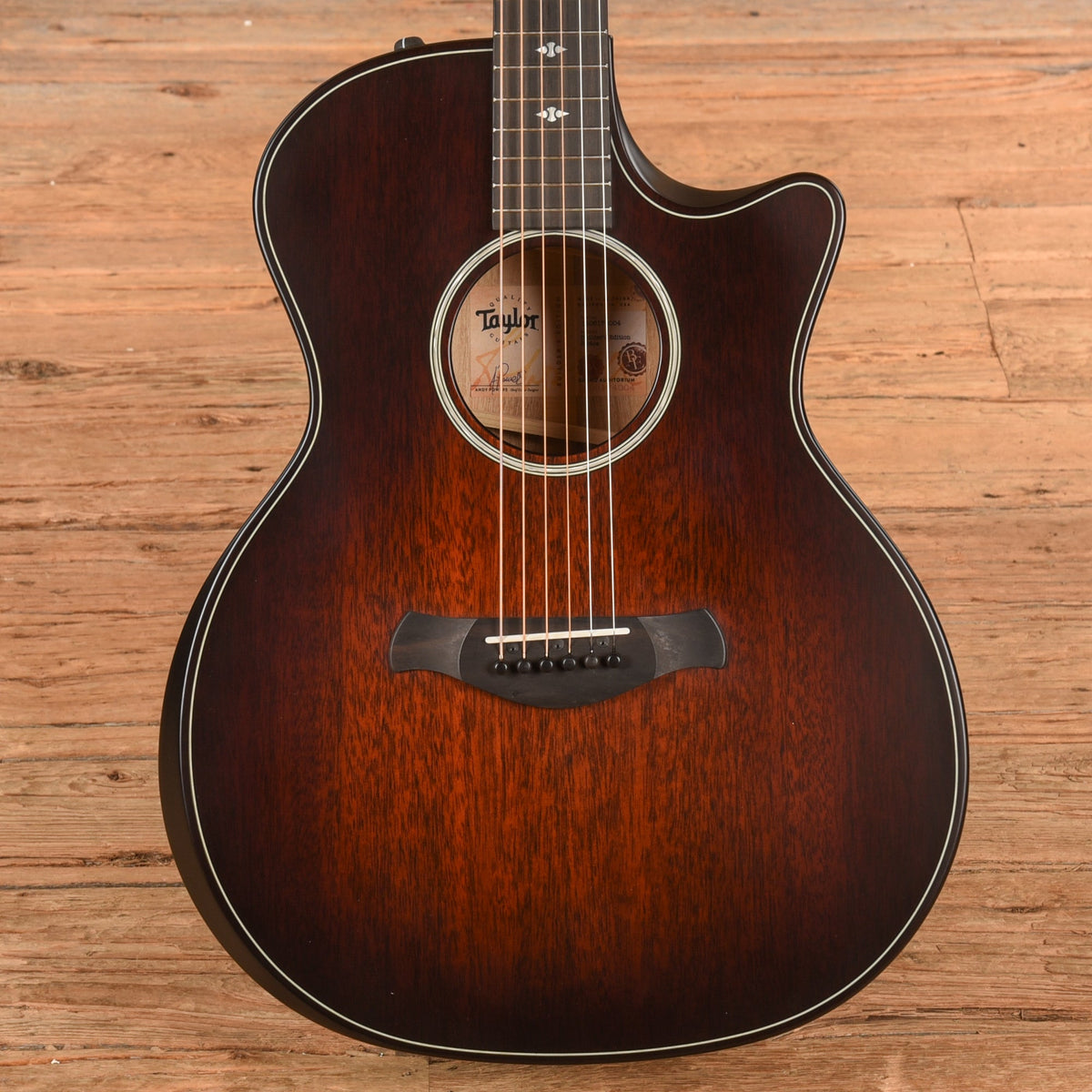 Taylor Builders Edition 324ce Sunburst 2024 - MUSICTONER
